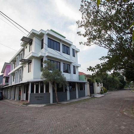 Reddoorz Syariah Near Dbl Arena 2 Hotel Surabaya Buitenkant foto