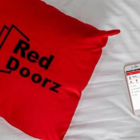 Reddoorz Syariah Near Dbl Arena 2 Hotel Surabaya Buitenkant foto