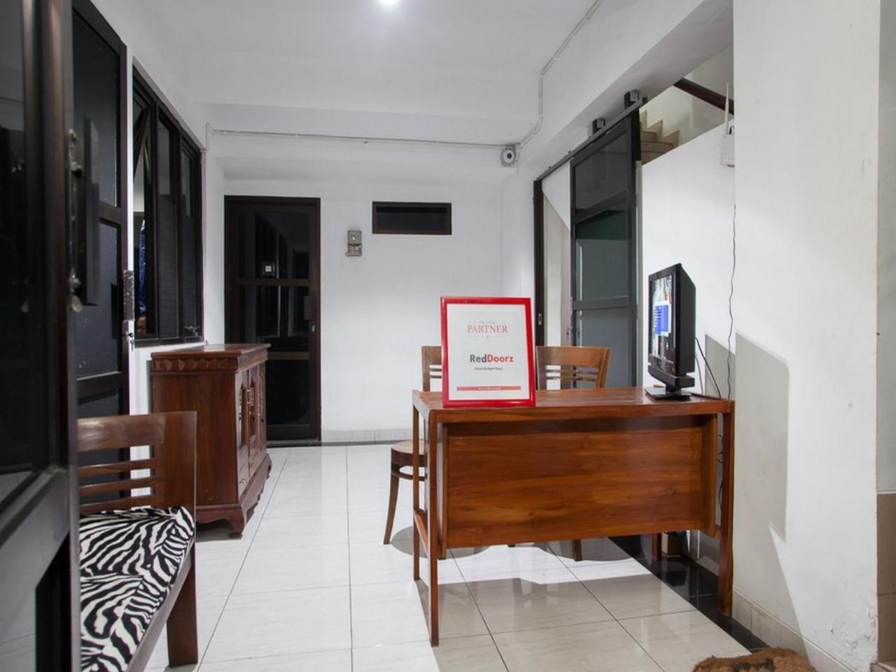 Reddoorz Syariah Near Dbl Arena 2 Hotel Surabaya Buitenkant foto