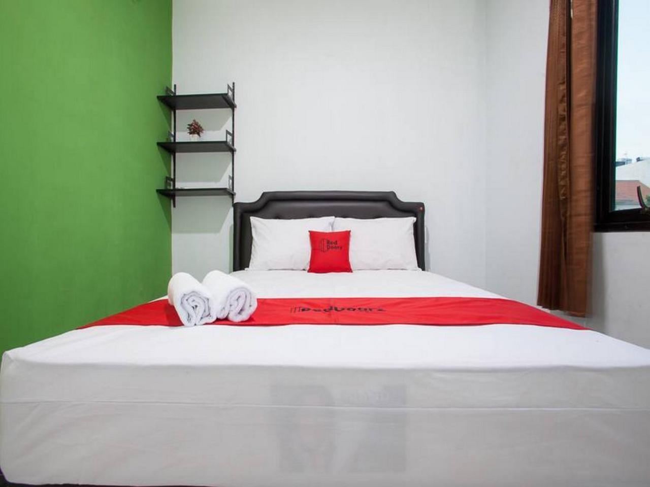 Reddoorz Syariah Near Dbl Arena 2 Hotel Surabaya Buitenkant foto