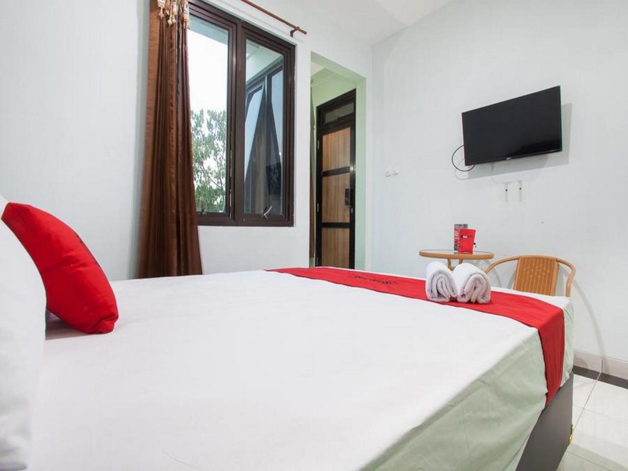 Reddoorz Syariah Near Dbl Arena 2 Hotel Surabaya Buitenkant foto