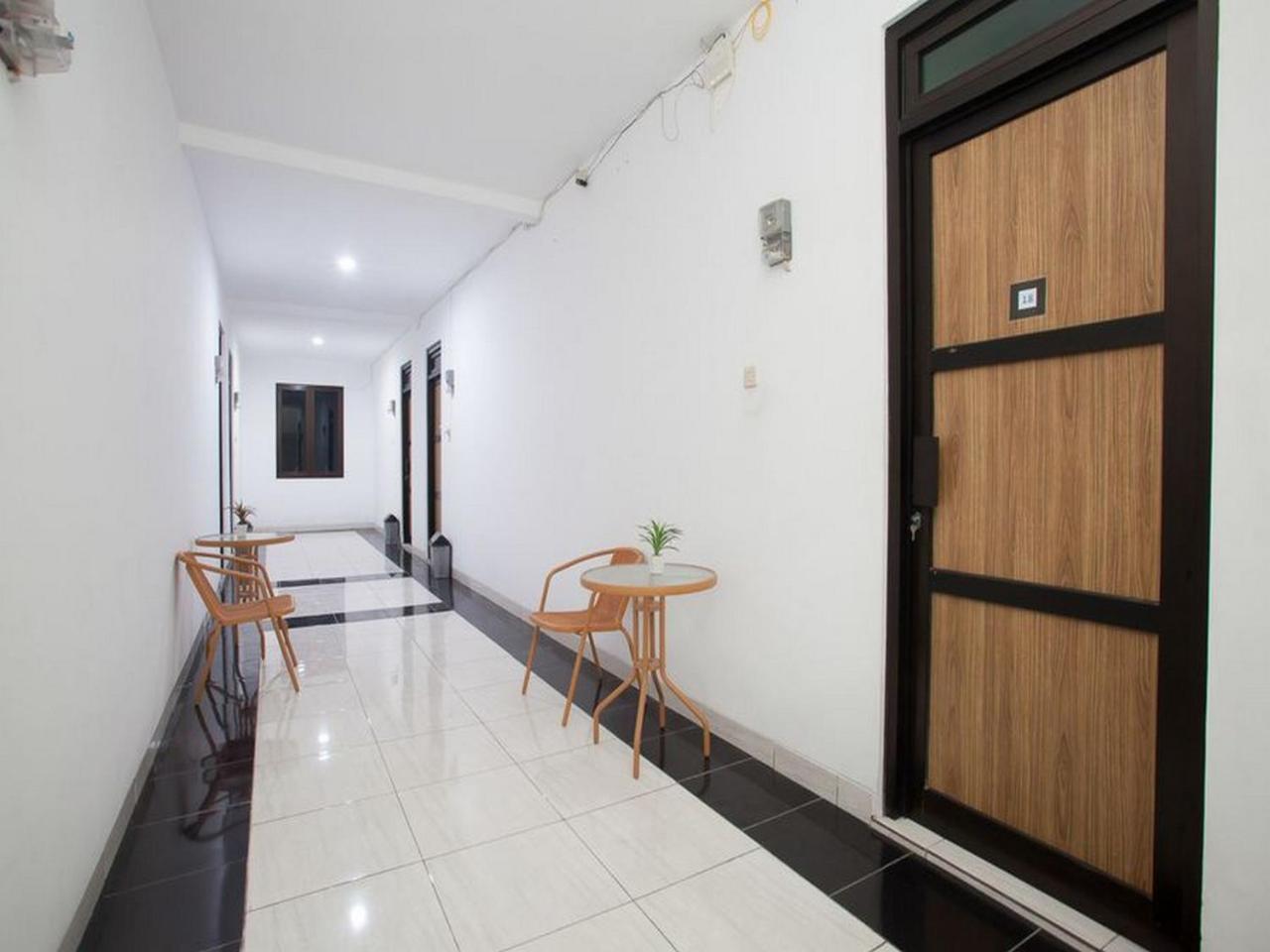 Reddoorz Syariah Near Dbl Arena 2 Hotel Surabaya Buitenkant foto