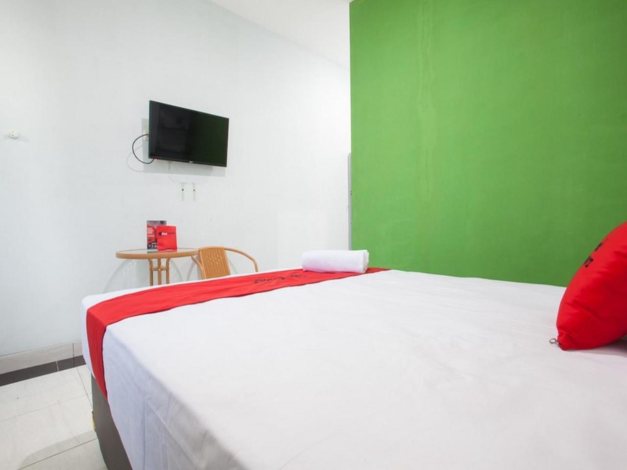 Reddoorz Syariah Near Dbl Arena 2 Hotel Surabaya Buitenkant foto
