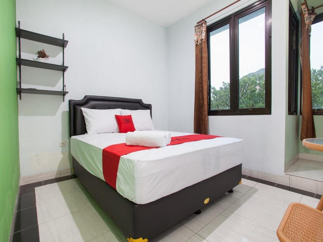Reddoorz Syariah Near Dbl Arena 2 Hotel Surabaya Buitenkant foto